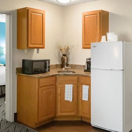 Holiday Inn Express - Ludlow - Chicopee Area By Ihg Buitenkant foto