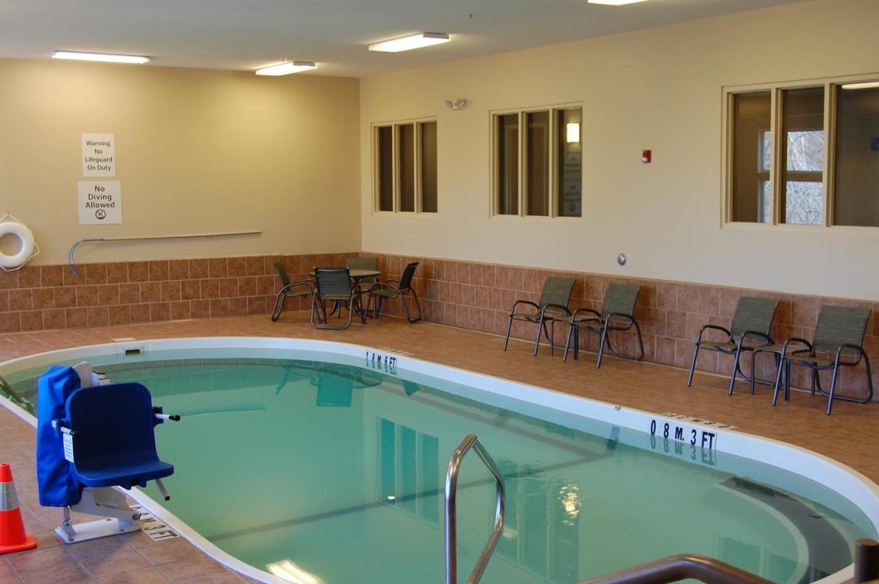 Holiday Inn Express - Ludlow - Chicopee Area By Ihg Buitenkant foto