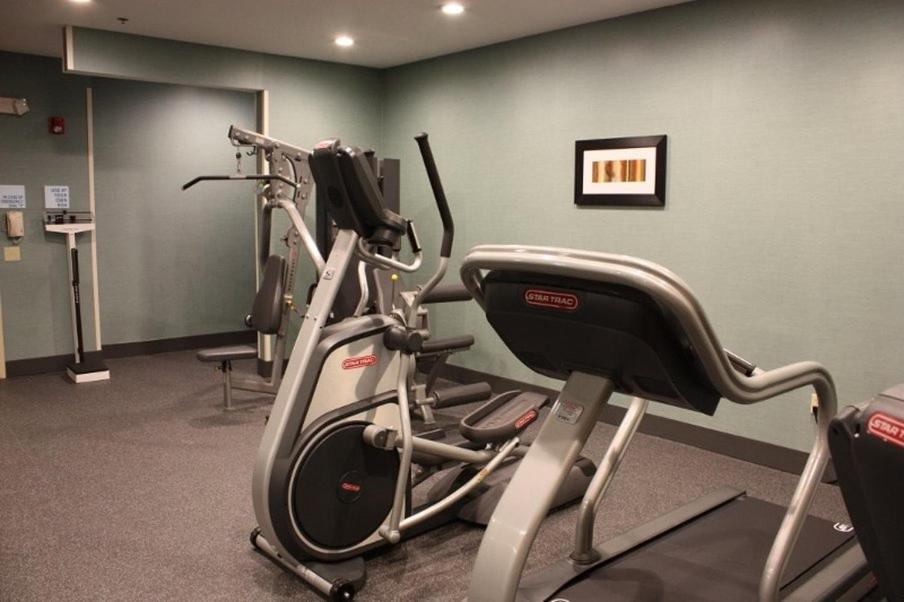 Holiday Inn Express - Ludlow - Chicopee Area By Ihg Buitenkant foto
