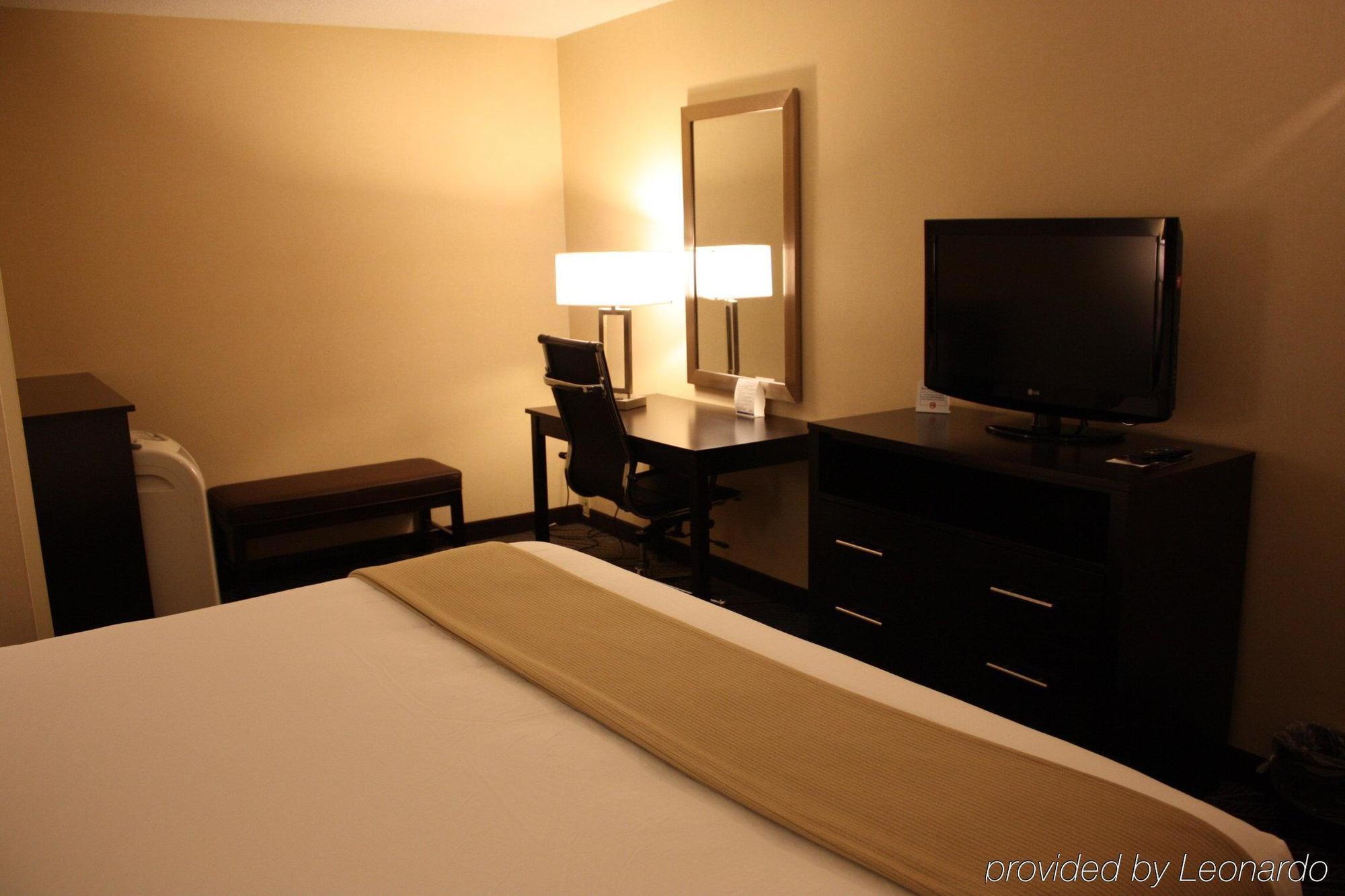 Holiday Inn Express - Ludlow - Chicopee Area By Ihg Buitenkant foto