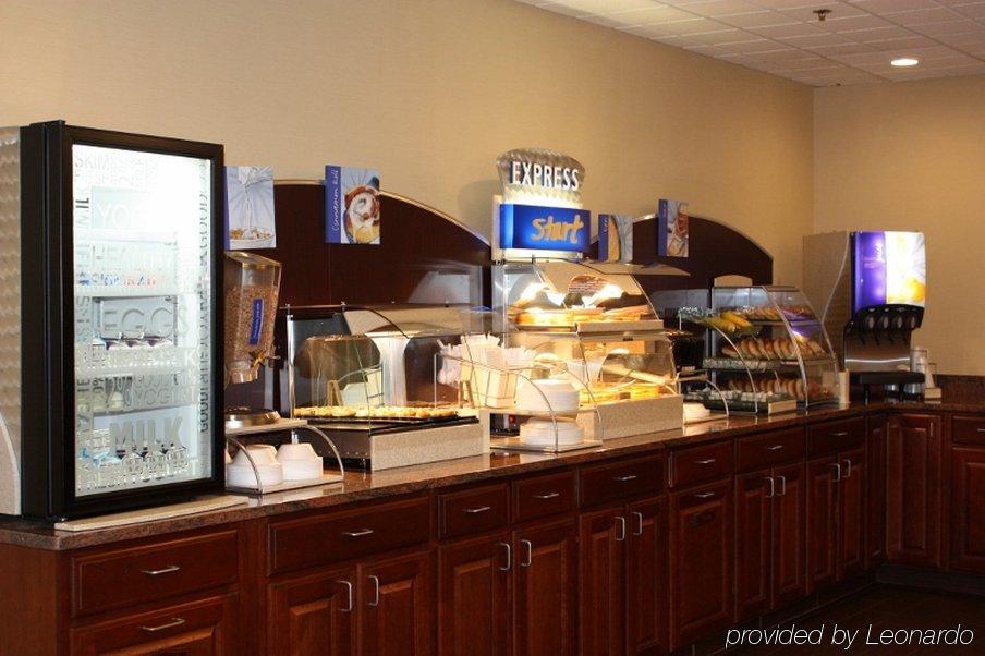 Holiday Inn Express - Ludlow - Chicopee Area By Ihg Buitenkant foto