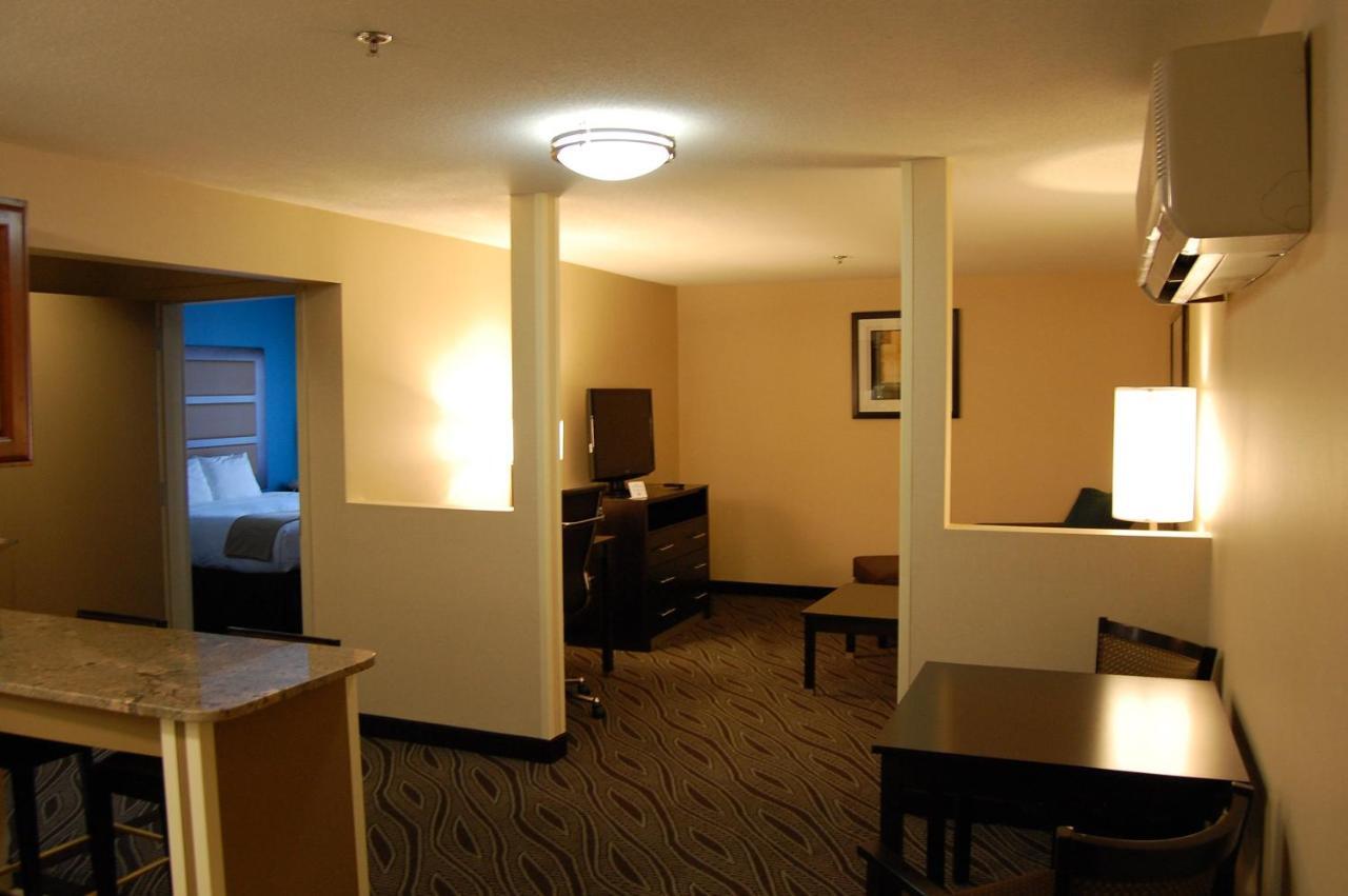 Holiday Inn Express - Ludlow - Chicopee Area By Ihg Buitenkant foto